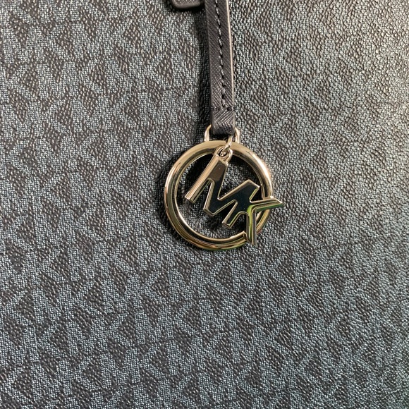 **SOLD**NWT Michael Kors $516 3 Piece Set - Picture 7 of 7